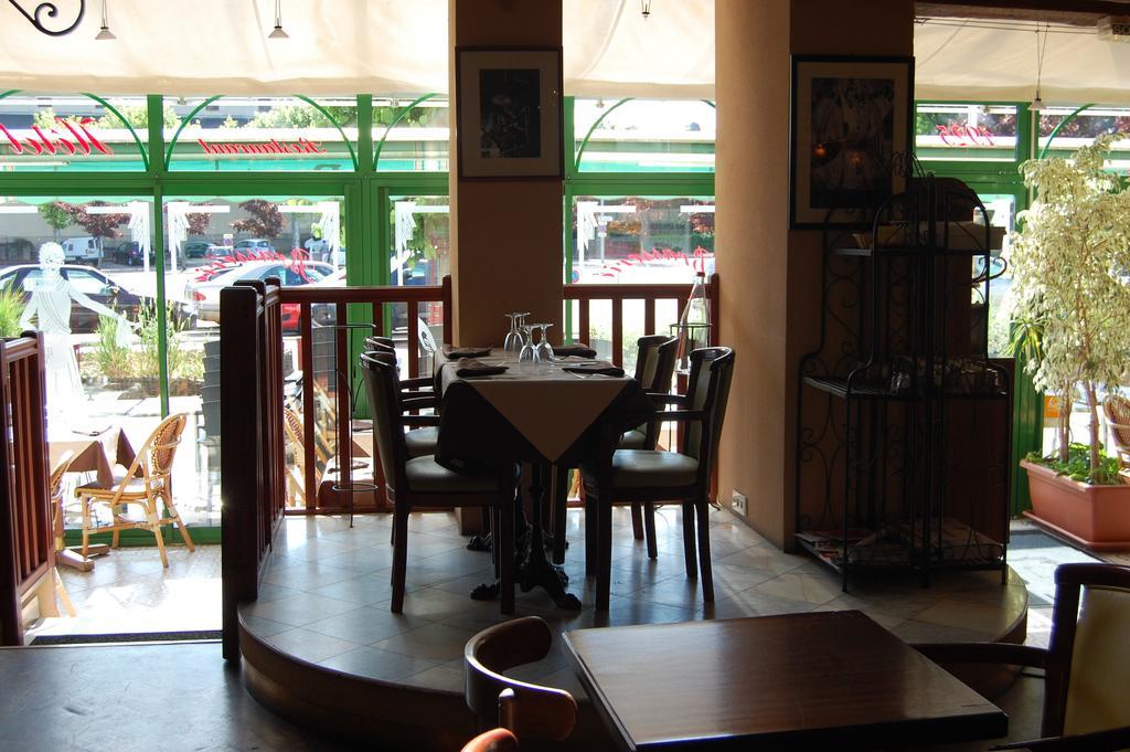 Hotel Restaurant La Belle Epoque Le Creusot Bagian luar foto